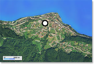 Photo aérienne de Saint Gingolph à la frontière Franco-Suisse © Geoportail