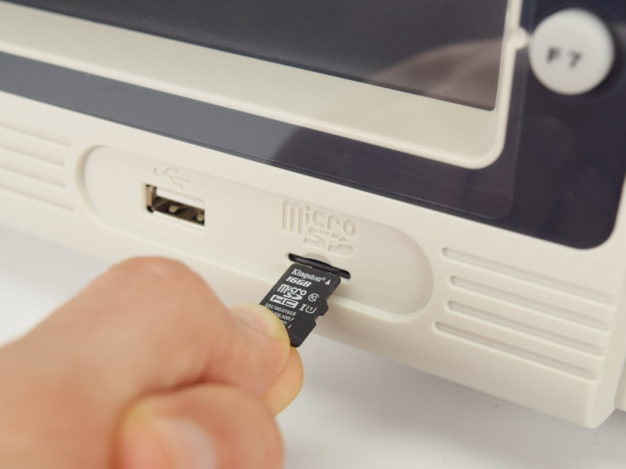 AE-166 / AE-167: Analyseur de spectre 3 GHz avec générateur de tracking