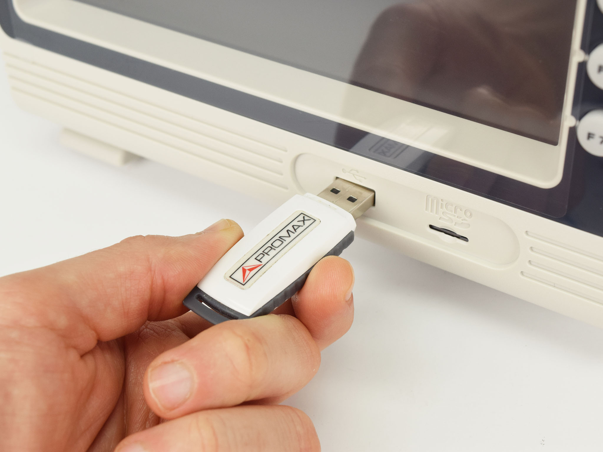 AE-166 / AE-167: Analyseur de spectre 3 GHz avec générateur de tracking