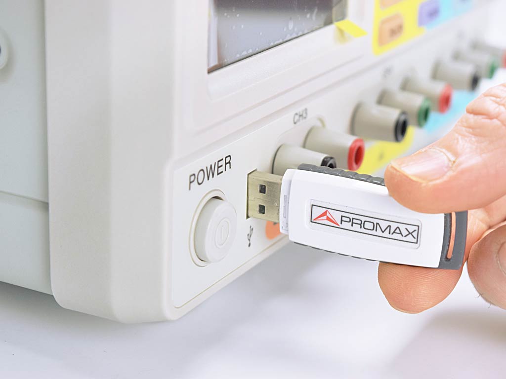 FA-853B: Source d'alimentation programmable à triple sortie (60 V, 6 A)